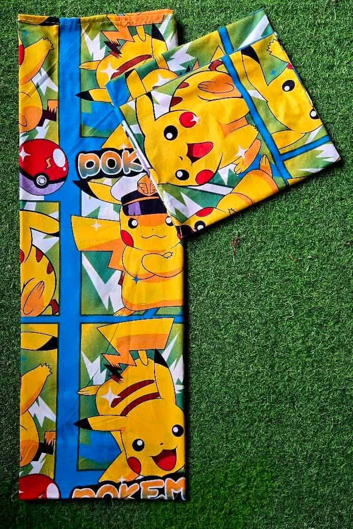  Pickachu 1 Large kumot + 2 Large Zipper Pillowcase